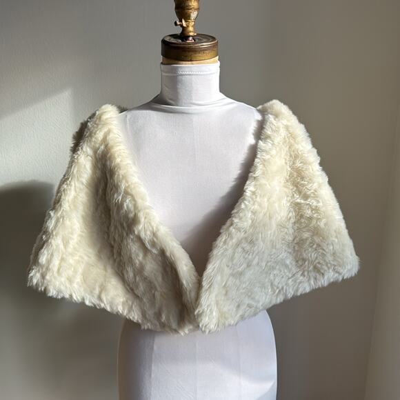 BHLDN FAUX FUR STOLE IVORY BRIDAL SHAWL WRAP HOOK EYE CLOSURE ONE SIZE - Picture 9 of 9